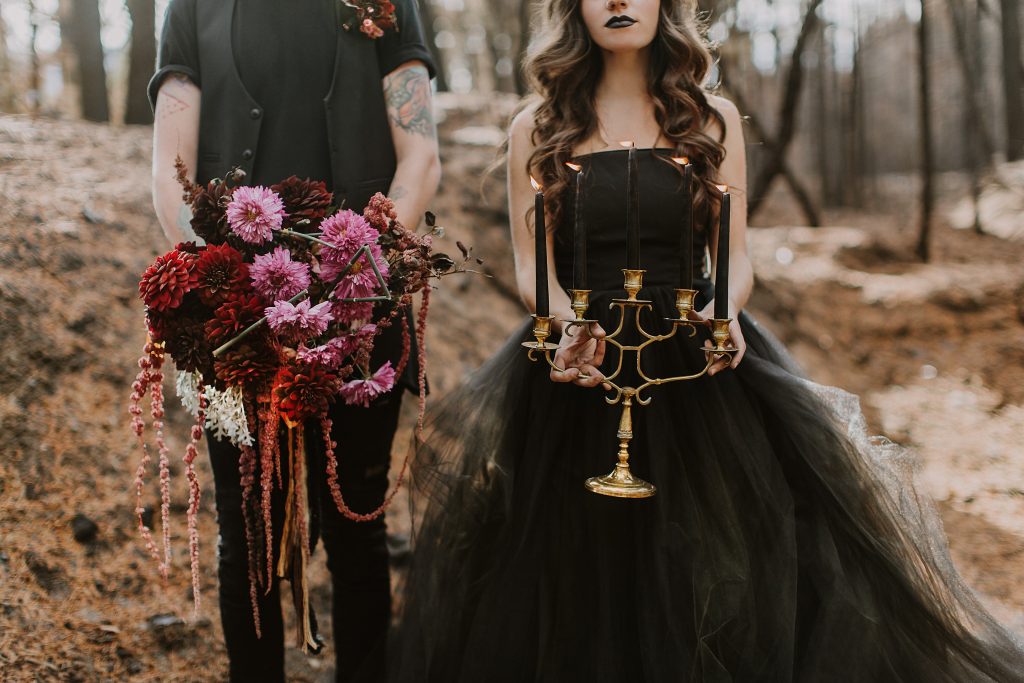 Песня черная невеста. Свадьба в готическом стиле. Свадьба в стиле Готика. Свадьба в ведьминском стиле. Черная невеста.